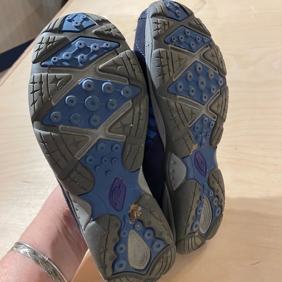 Explore Slip On Sneaker size 9 (Box 2) - Picture 7 of 16